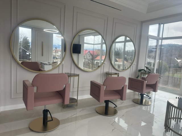 Laura Hair Artist - coafor, solar, manichiura pedichiura